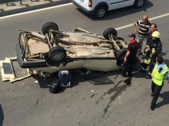 Taklalar Atan Araçtan 5 Kişi Sağ Çıktı