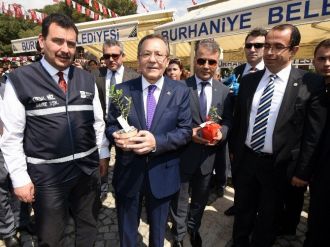 Balıkesir Çiftçisine Büyükşehir’den Ekipman Desteği