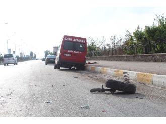 Servis Aracı 2 Otomobile Çarptı: 8 Yaralı