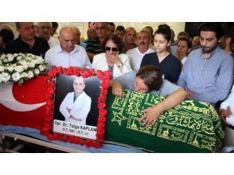 Boğulan Doktorun Çok İyi Yüzme Bildiği İçin Can Yeleğini Giymediği İleri Sürüldü