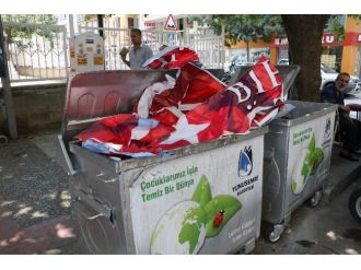 Manisa’da Billboard Polemiği Bayrak Krizine Döndü