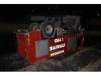 Yangına Müdahale Eden İtfaiye Aracı Devrildi