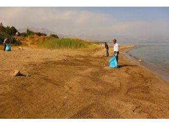 Edremit’te Sahil Temizliği