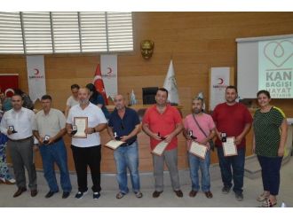 Akhisarlı Kan Bağışçıları Ödüllendirildi