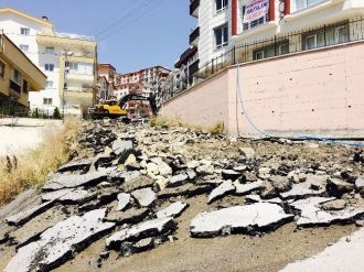 Keçiören’de Asfaltlama Ve Tretuvar Çalışmaları Tam Gaz Sürüyor