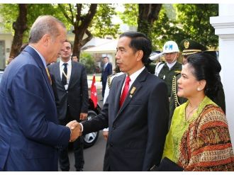 Erdoğan, Endonezya’da Resmi Törenle Karşılandı