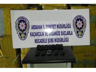 Ardahan’da 25 Bin Kaçak Cep Telefonu Ele Geçirildi