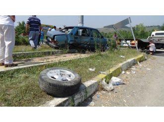 Kamyon Sürücüsü, Hatalı Sollayan Otomobile Çarptı: 1 Yaralı