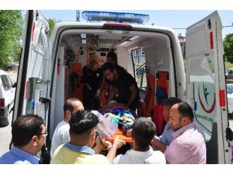 Otomobil İle Motosiklet Çarpıştı: 1 Yaralı