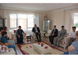 Müşteşar Şehit Ailesine Başsağlığı Diledi