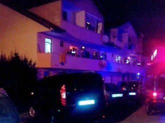 Genç Adam Kendisini Asarak İntihar Etti