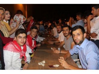 Askere Gideceklere Kına Gecesi