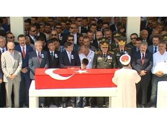Şehidi Devletin Zirvesi Uğurladı