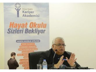 İhlas Holding İcra Kurulu Başkanı Kani Bozbay, İhlas Vakfında Kariyer Eğitimi Alan Geçlerle Bir Araya Geldi