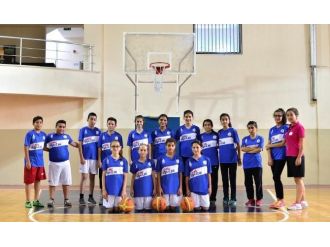 Küçük Dev Adamlar Beyoğlu Yaz Basketbol Okulunda