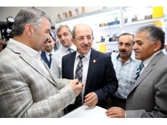 Başkan Çelik Hunat Çarşısı Esnafini Ziyaret Etti