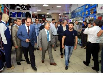 Başkan Büyükkılıç Ve Ekibi Hunat Çarşı Esnafını Ziyaret Etti