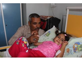 Kumanda Pili Yutan Çocuk Sağlığına Kavuştu