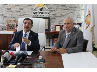 Bakan Güllüce, Ak Parti Malatya İl Başkanlığı’nı Ziyaret Etti