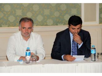 Demirtaş, Gazeteci Ve Yazarlarla Bir Araya Geldi