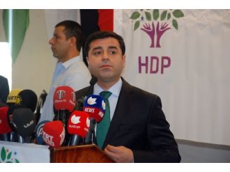Demirtaş Gazeteci Ve Yazarla Bir Araya Geldi