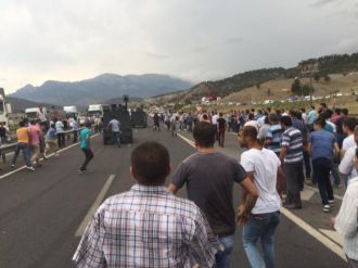 Teröristlerin Cenazesi Zırhlı Araçlarla Çıkarıldı