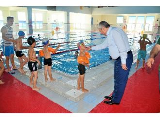 Başkan Baran Yüzme Havuzunu Ziyaret Etti