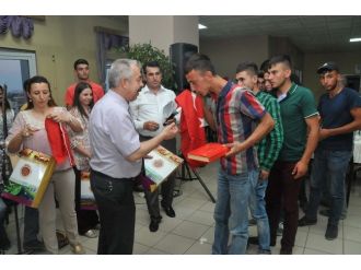 Afyonkarahisar’ın Kınalı Kuzuları Dualarla Askere Uğurlandı