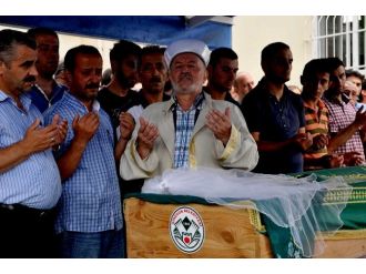 Giresun’da Boğazları Kesilerek Öldürülen Anne İle Kızı Toprağa Verildi