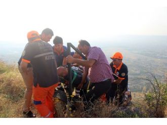 Havalanamayan Paraşüt Dağa Çakıldı: 2 Yaralı