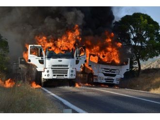 Tunceli’de Pkk’lı Bir Grup Yol Kesip Araç Yaktı