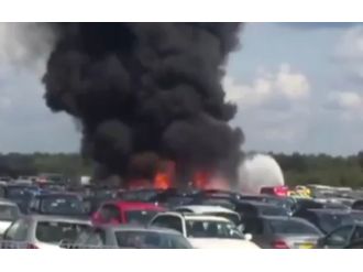 Uçak Araba Pazarına Düştü: 4 Ölü