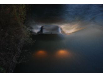 Sulama Kanalına Uçan Otomobilden Yara Almadan Kurtuldular