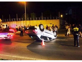 Takla Atan Otomobildeki 2 Kişi Yaralandı