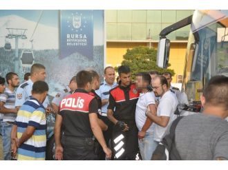 Otobüs Şoförü Kitap Satan Genci Bıçakladı