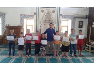Yaz Kuran Kurslarında Eğitim Gören Çocuklara Takdirname