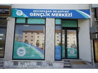 Öğrencilere Güler Yüzlü Karşılama