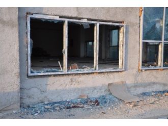 Sorgun’da İnşaat Halindeki Stadyumun Camlarını Kırıp, Lavabo Ve Musluklarını Çaldılar