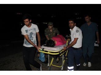 Mehmetçik Ateş Altında Hamile Kadını Hastaneye Yetiştirdi