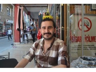 Canlı Müzik Yaparak Para Kazanan Öğrenciler Dertli