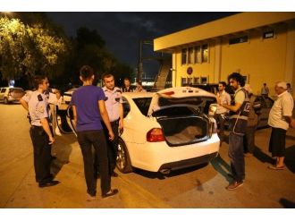 Asayiş Uygulamasında Kaçak Sigara Ve Ruhsatsız Tabanca Ele Geçirildi