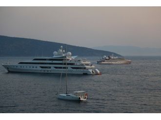 Lüks Yatlar Yunan Adalarına Gitti