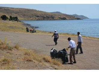 Tatvan’da Çevre Temizliği Yapılıyor