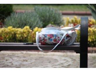 Banktaki Şüpheli Çanta Ve Telefon Polisi Alarma Geçirdi