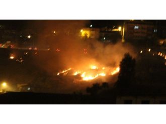 Yola Barikat Kuran Gruba Polis Müdahale Etti