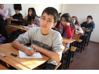 Bayraklı Belediyesi’nden Başarılı Öğrencilere Burs