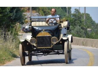 100 Yıllık Aracıyla Yollarda