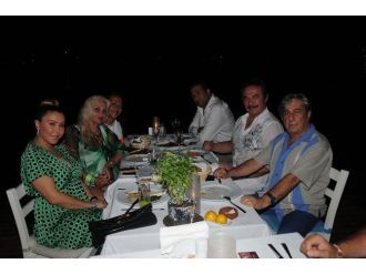 Sevim Emre Poz Verdi Orhan Gencebay Görüntüledi