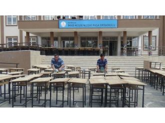 Bin Adet Sırayı Dördüncü Kattan İndirip Kendi Çabalarıyla Onardılar