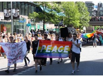 Gay Yürüyüşüne Akın Ettiler